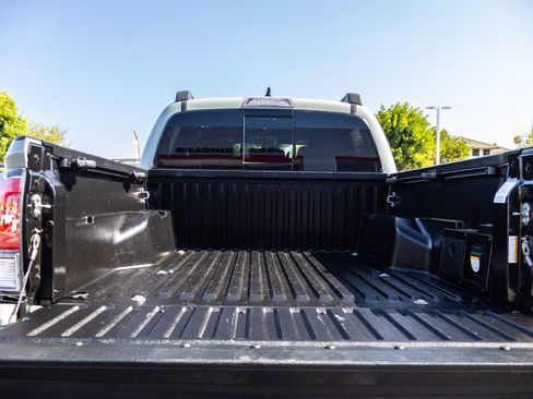 Certified 2022 Toyota Tacoma TRD Sport w/ Technology Package AWD/4WD image 12