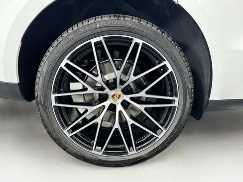 Used 2026 Porsche Macan AWD/4WD image 34