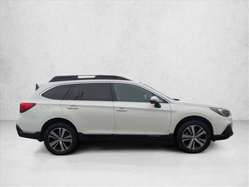 Used 2018 Subaru Outback 3.6R Limited image 4