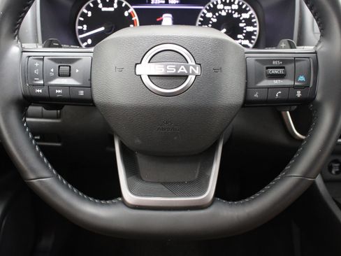 Used 2025 Nissan Rogue SV FWD image 23