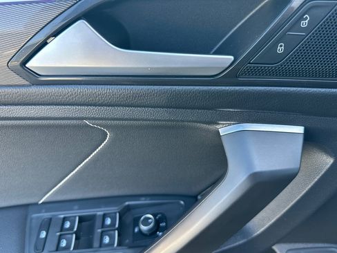 Certified 2022 Volkswagen Tiguan SE R-Line image 11