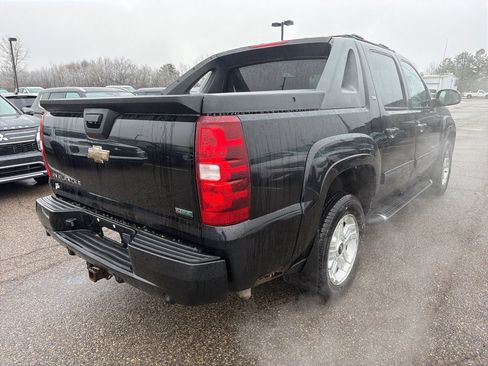 Used 2011 Chevrolet Avalanche LT w/ Suspension Package, Off-Road image 5