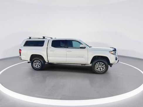 Certified 2018 Toyota Tacoma SR5 AWD/4WD image 9