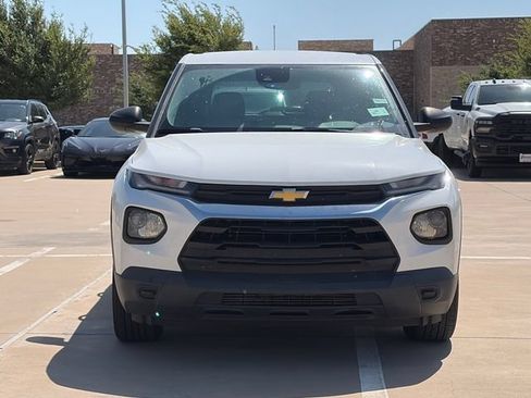 Used 2021 Chevrolet TrailBlazer LS FWD image 2
