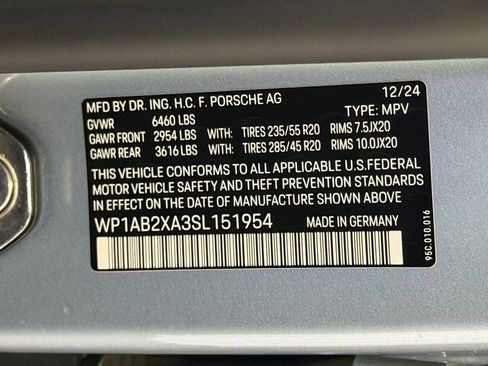 Used 2025 Porsche Macan 4S Electric AWD/4WD image 26