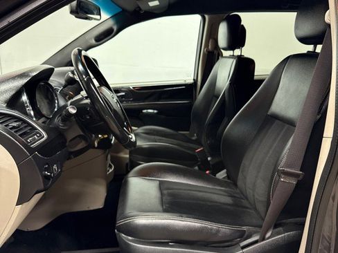 Used 2017 Dodge Grand Caravan SXT image 32