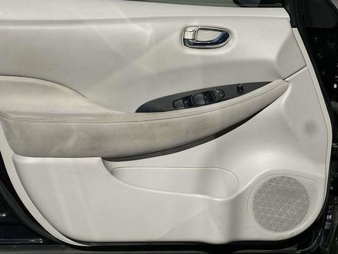 Used 2012 Nissan Leaf SL image 29