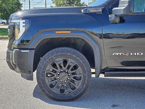Used 2024 GMC Sierra 2500 AT4 w/ AT4 Premium Plus Package AWD/4WD image 6