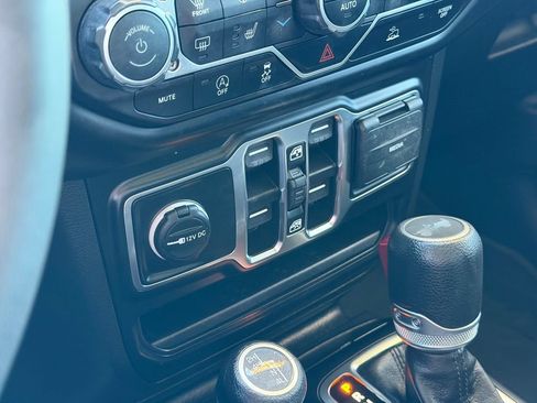 Used 2023 Jeep Wrangler Unlimited Sport AWD/4WD image 25