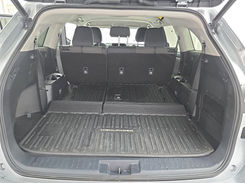 Used 2023 Toyota Highlander L image 13