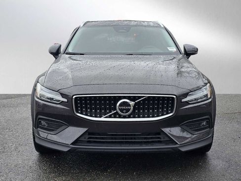 Certified 2025 Volvo V60 B5 Cross Country Plus AWD/4WD image 9