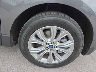 Used 2022 Ford Edge Titanium video 2