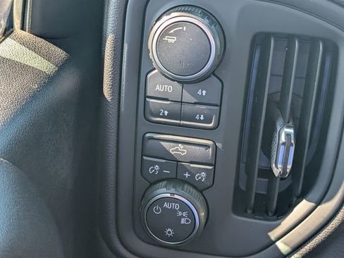 Used 2019 Chevrolet Silverado 1500 Custom Trail Boss w/ Custom Convenience Package AWD/4WD image 25