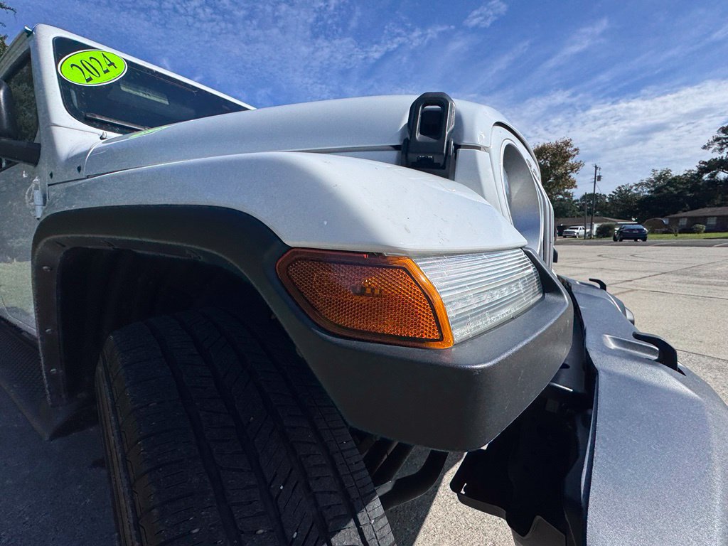 Used 2024 Jeep Wrangler Unlimited Sahara AWD/4WD image 14