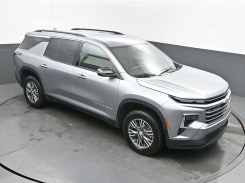 Certified 2025 Chevrolet Traverse LT image 33