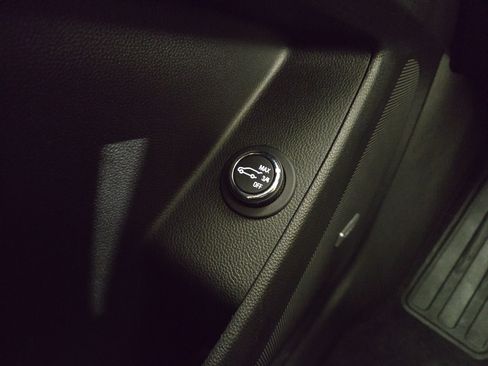 Used 2023 Chevrolet Traverse LT AWD/4WD image 33