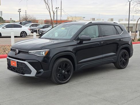 Used 2025 Volkswagen Taos SE FWD image 6