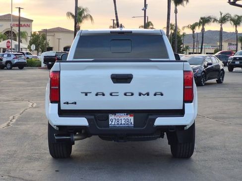 Used 2024 Toyota Tacoma TRD Sport w/ TRD Sport Upgrade Package image 6