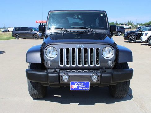 Used 2018 Jeep Wrangler Unlimited Sahara w/ Dual Top Group AWD/4WD image 2