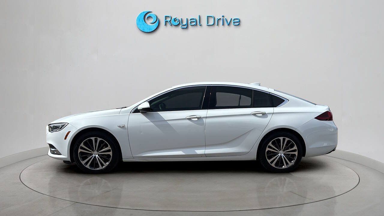 Used 2018 Buick Regal Essence w/ Driver Confidence Package #1 AWD/4WD image 2