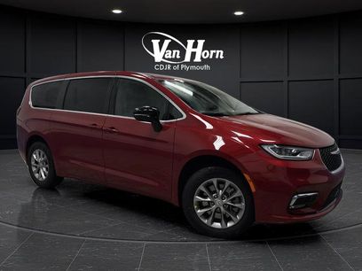 New 2026 Chrysler Pacifica Limited w/ Trailer Tow Group