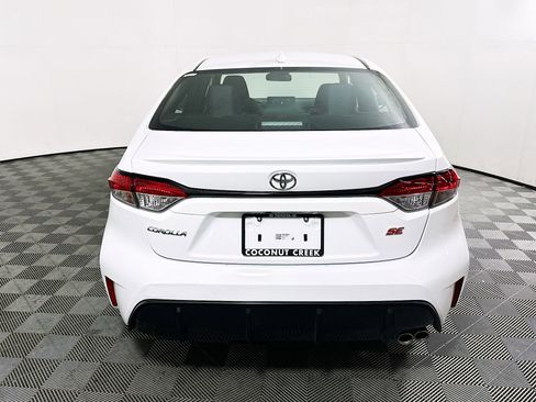 Used 2026 Toyota Corolla SE FWD image 4