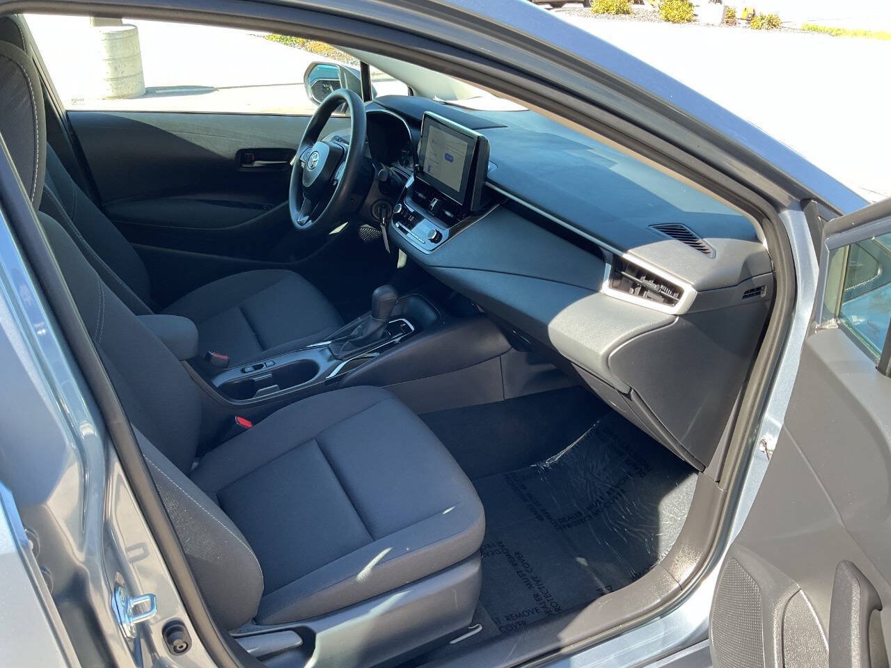 Used 2025 Toyota Corolla LE FWD image 45