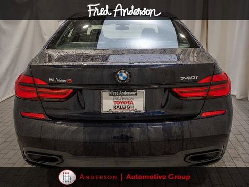 Used 2019 BMW 740i w/ M Sport Package RWD image 4