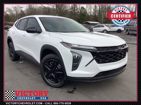 Used 2025 Chevrolet Trax LS image 1