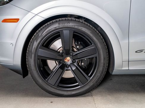 Certified 2025 Porsche Cayenne GTS AWD/4WD image 19