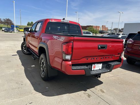Certified 2019 Toyota Tacoma TRD Off-Road AWD/4WD image 4