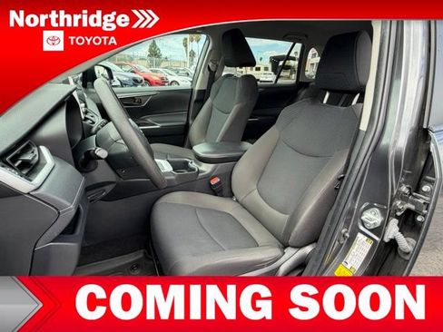 Used 2023 Toyota RAV4 LE AWD/4WD image 6