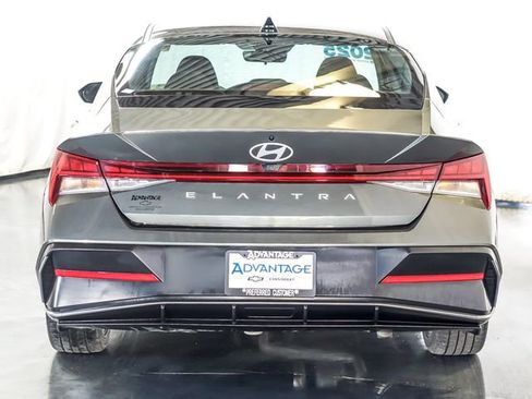 Used 2025 Hyundai Elantra SEL image 8