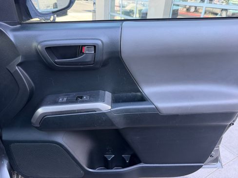 Used 2016 Toyota Tacoma SR5 w/ SR5 Appearance Package (SN) RWD image 16