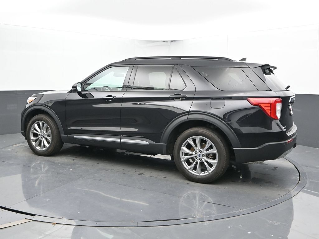 Used 2024 Ford Explorer XLT w/ Equipment Group 202A AWD/4WD image 10