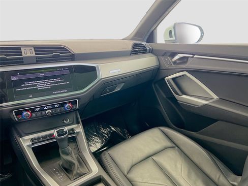 Used 2025 Audi Q3 2.0T Premium image 23