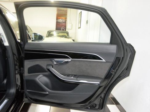 Used 2020 Audi S8 L image 28