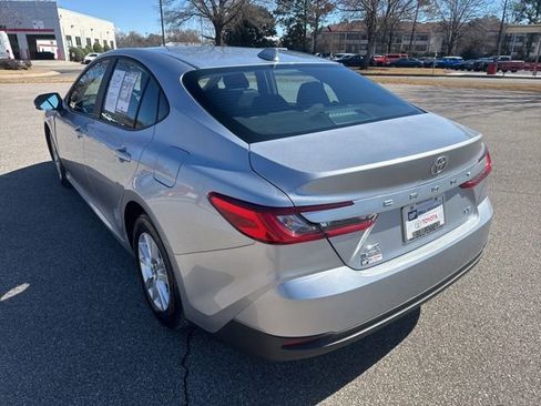 Used 2025 Toyota Camry LE image 3