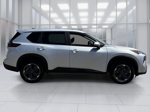 Used 2025 Nissan Rogue SV AWD/4WD image 7