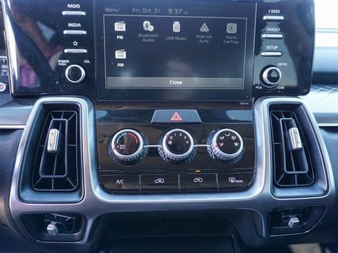 Used 2023 Kia Sorento LX image 17