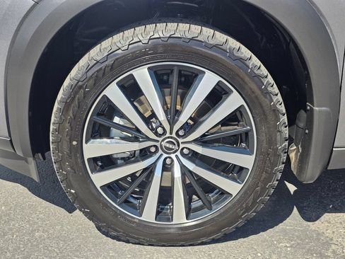 Used 2025 Nissan Pathfinder Platinum AWD/4WD image 8