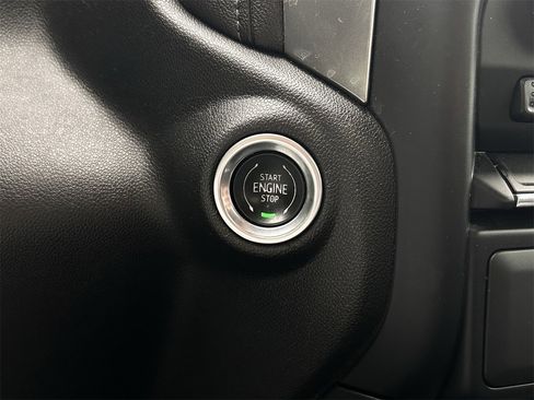 Used 2022 Chevrolet Silverado 1500 LT image 22