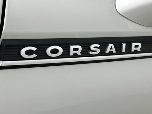 Used 2023 Lincoln Corsair FWD w/ Rear Removable Package Tray image 29