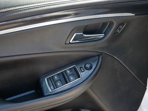 Used 2019 Chevrolet Impala LT FWD image 16