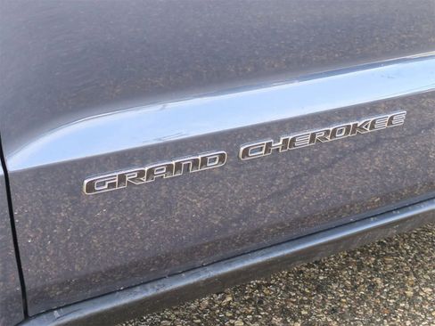 Certified 2019 Jeep Grand Cherokee Limited image 13