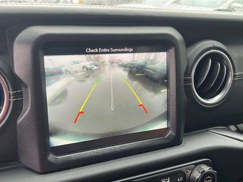 Used 2018 Jeep Wrangler Unlimited Sahara image 16