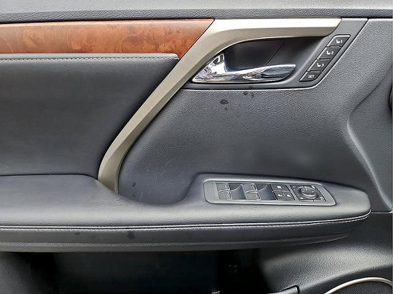 Used 2020 Lexus RX 350L Premium w/ Premium Package AWD/4WD image 12