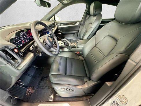 Certified 2026 Porsche Cayenne Coupe AWD/4WD image 5