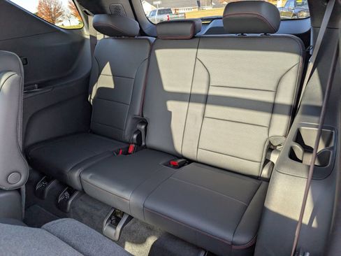 Used 2024 Chevrolet Traverse RS w/ LPO, Floor Liner Package AWD/4WD image 16
