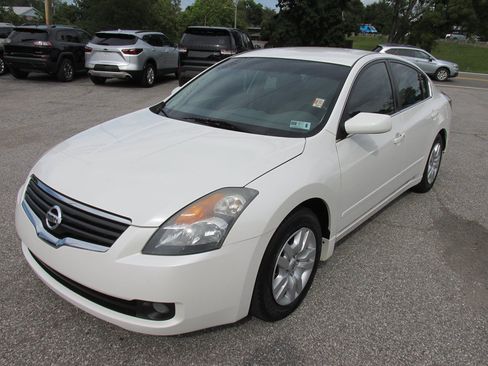 Used 2009 Nissan Altima 2.5 S w/ Emergency Aid Pkg FWD image 1